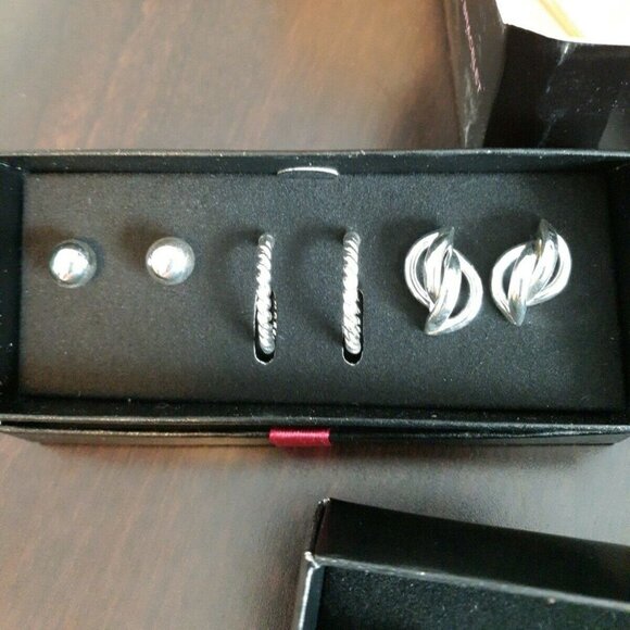 AVON Instant Class 3 Pair Earring Gift Set NEW - Picture 1 of 3